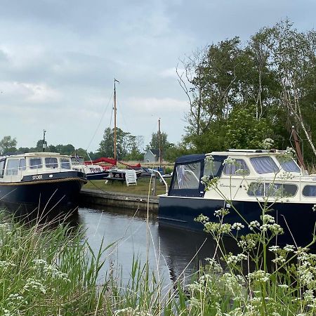 Boat Allemansfreon - Kamperen Op Het Water - Niet Om Mee Te Varen - Read Host Profile-Lees Hostprofiel Jutrijp Exteriér fotografie