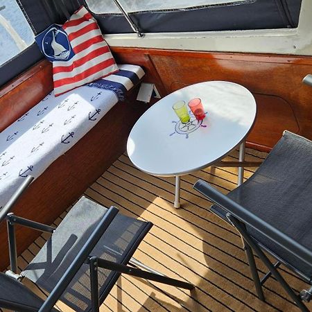Boat Allemansfreon - Kamperen Op Het Water - Niet Om Mee Te Varen - Read Host Profile-Lees Hostprofiel Jutrijp Exteriér fotografie