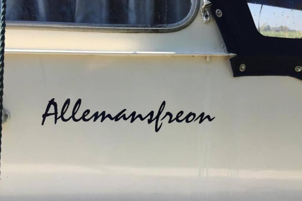 Boat Allemansfreon - Kamperen Op Het Water - Niet Om Mee Te Varen - Read Host Profile-Lees Hostprofiel Jutrijp Exteriér fotografie