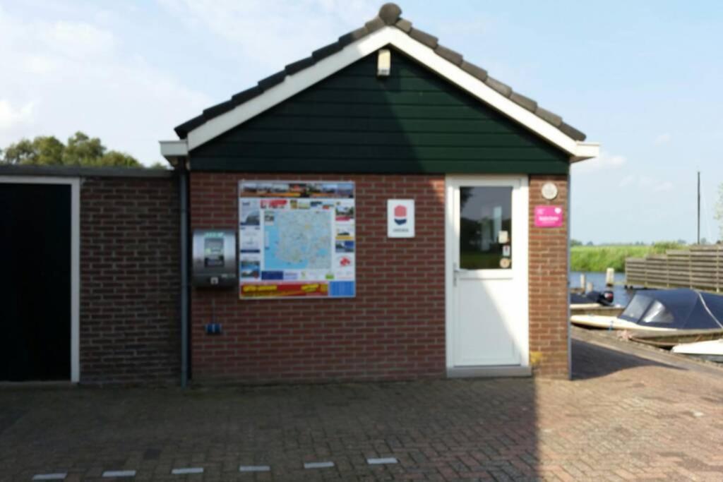 Boat Allemansfreon - Kamperen Op Het Water - Niet Om Mee Te Varen - Read Host Profile-Lees Hostprofiel Jutrijp Exteriér fotografie