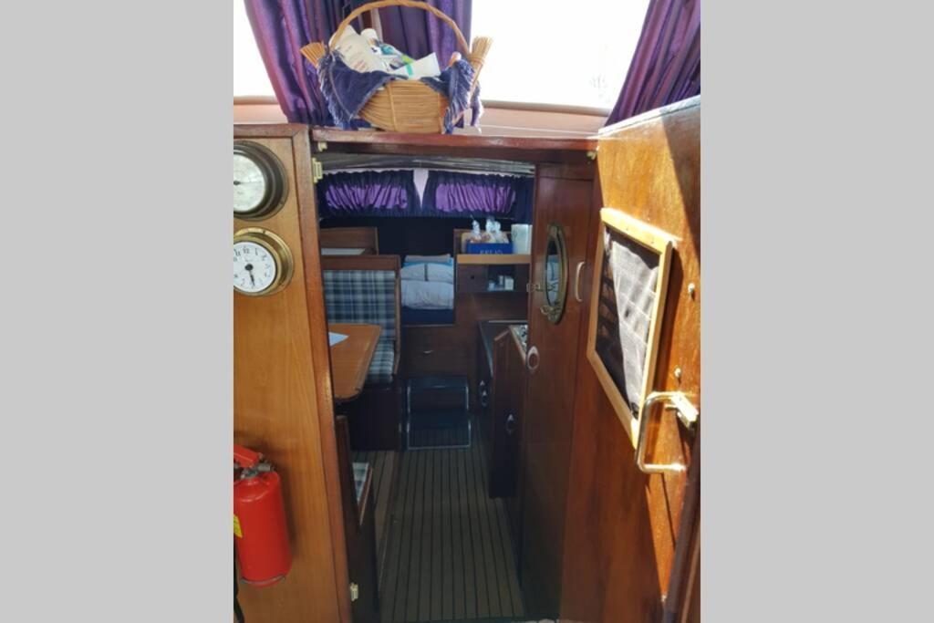 Boat Allemansfreon - Kamperen Op Het Water - Niet Om Mee Te Varen - Read Host Profile-Lees Hostprofiel Jutrijp Exteriér fotografie