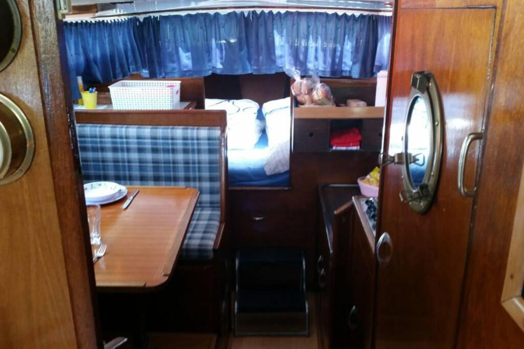 Boat Allemansfreon - Kamperen Op Het Water - Niet Om Mee Te Varen - Read Host Profile-Lees Hostprofiel Jutrijp Exteriér fotografie