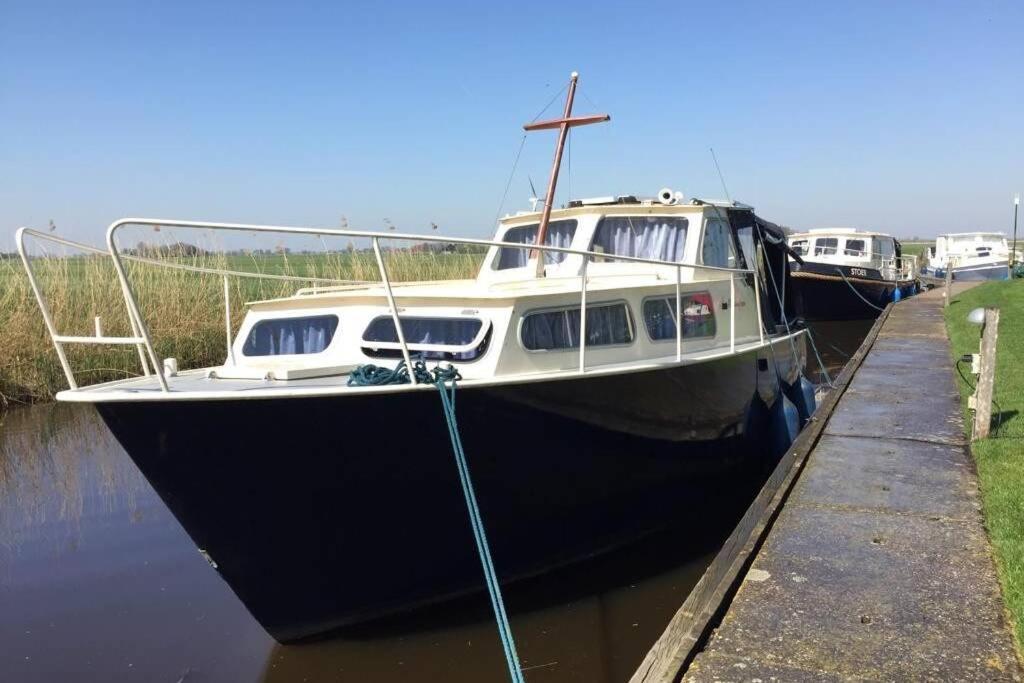 Boat Allemansfreon - Kamperen Op Het Water - Niet Om Mee Te Varen - Read Host Profile-Lees Hostprofiel Jutrijp Exteriér fotografie