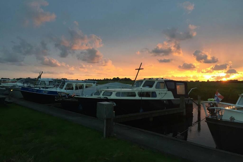 Boat Allemansfreon - Kamperen Op Het Water - Niet Om Mee Te Varen - Read Host Profile-Lees Hostprofiel Jutrijp Exteriér fotografie