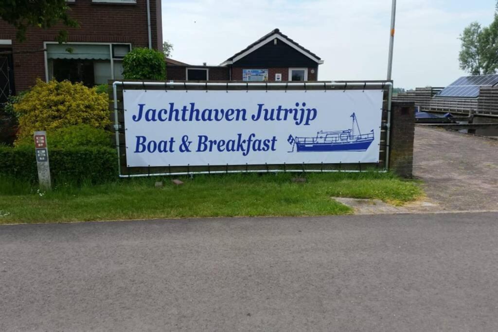 Boat Allemansfreon - Kamperen Op Het Water - Niet Om Mee Te Varen - Read Host Profile-Lees Hostprofiel Jutrijp Exteriér fotografie