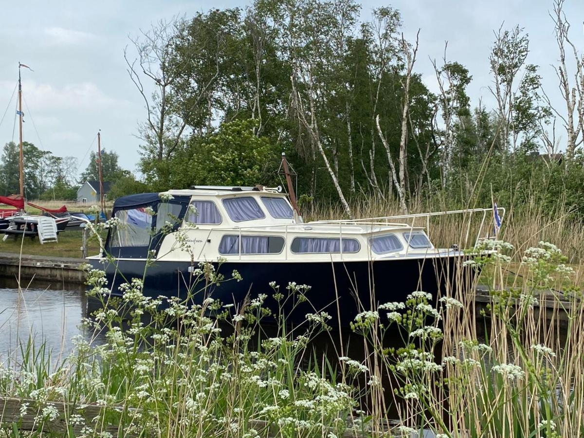 Boat Allemansfreon - Kamperen Op Het Water - Niet Om Mee Te Varen - Read Host Profile-Lees Hostprofiel Jutrijp Exteriér fotografie